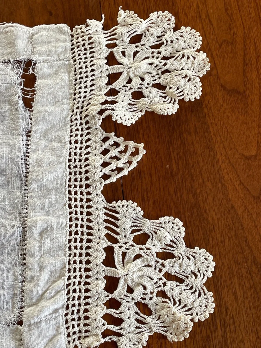 VINTAGE Crochet-Edged Linen Table Runner in Natural Ivory